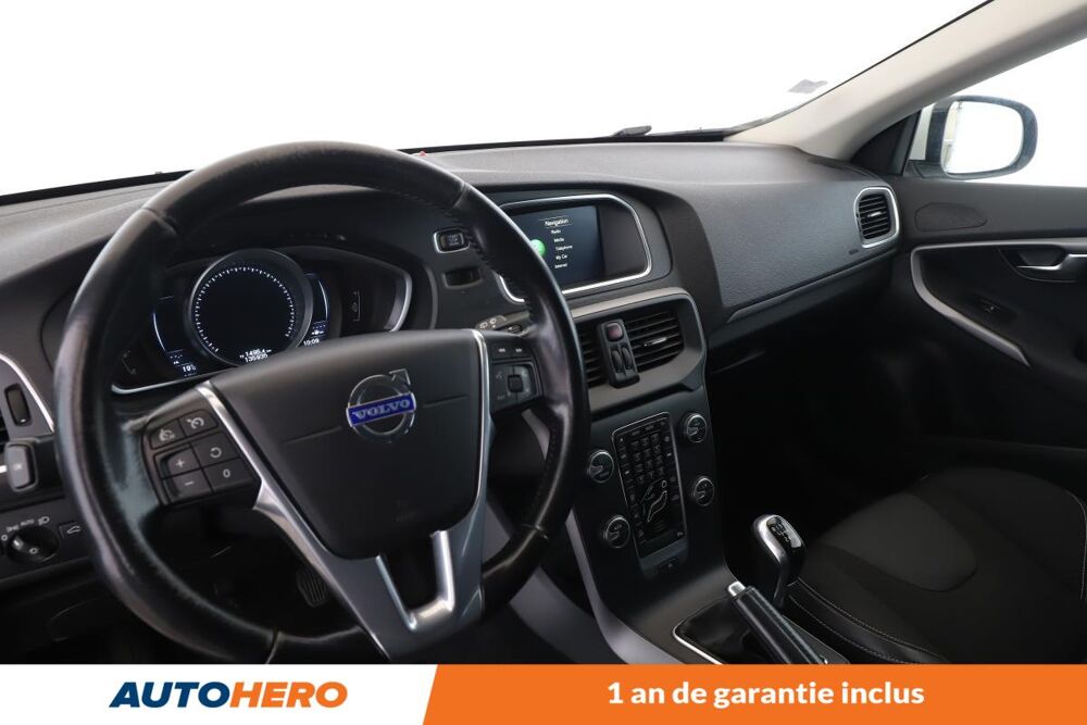 V40 1.6 D2 Momentum 115 ch 2015 occasion 92130 Issy-les-Moulineaux