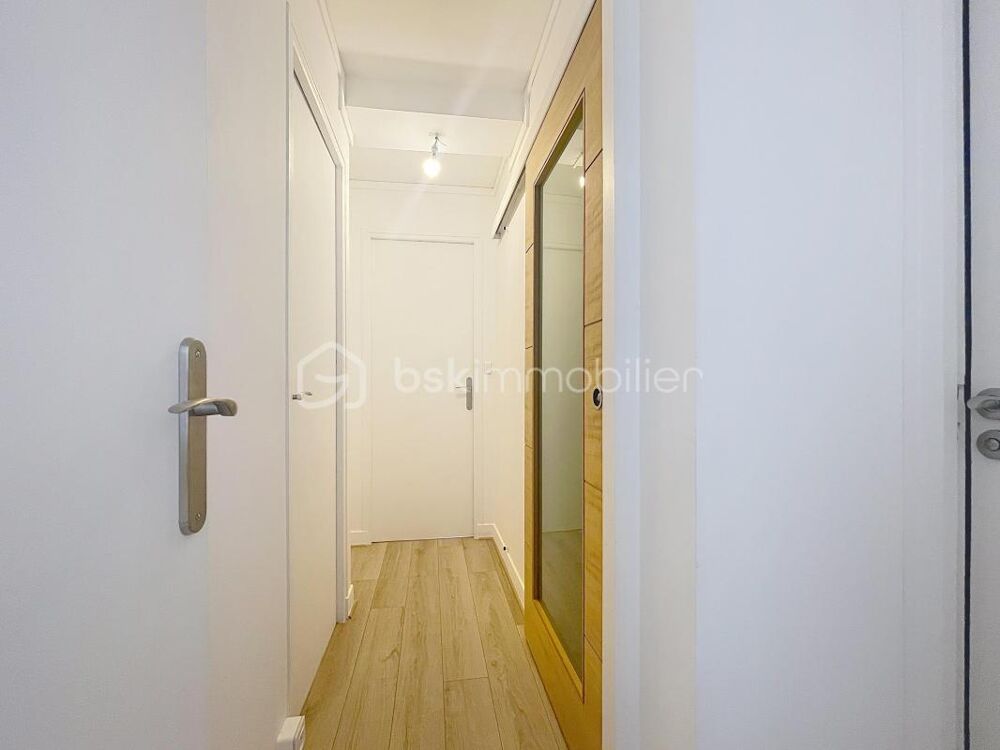 Appartement lumineux en 4 pièces avec 3 chambres 2 extérieurs / Parking et Cave privés