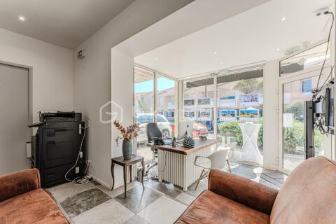 ? Mimizan Centre  Local Commercial à Vendre ? À quelques pas de l'océan ! La perle de la cote d'argent ! 321000 40200 Mimizan