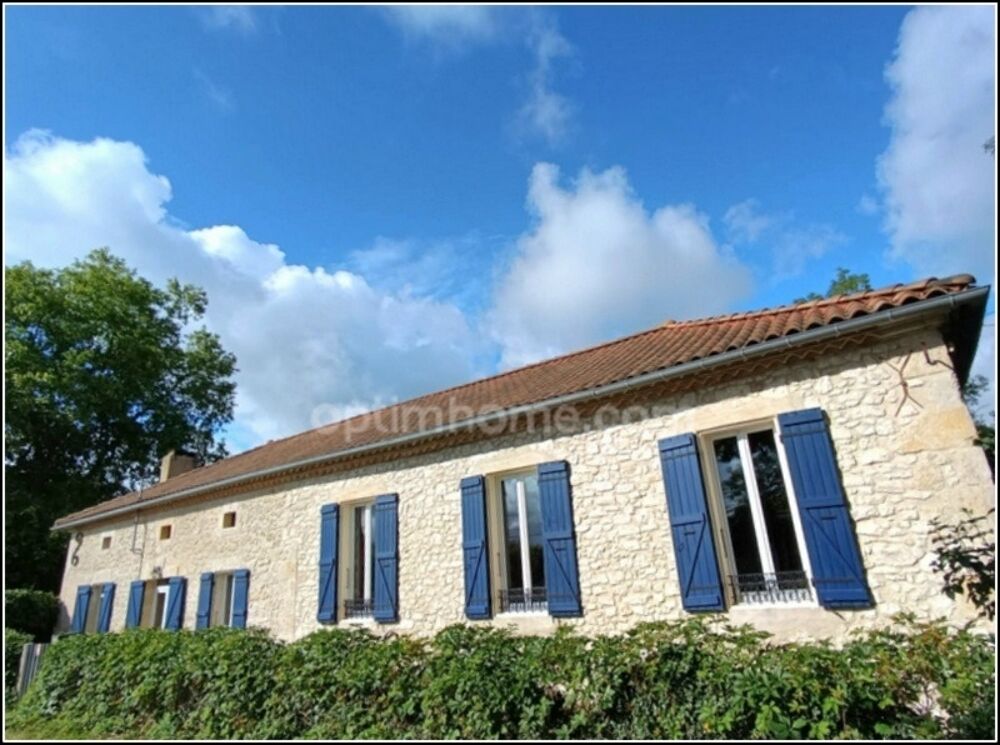 Maison en pierre avec dépendances, piscine, et terrain à Saint Puy