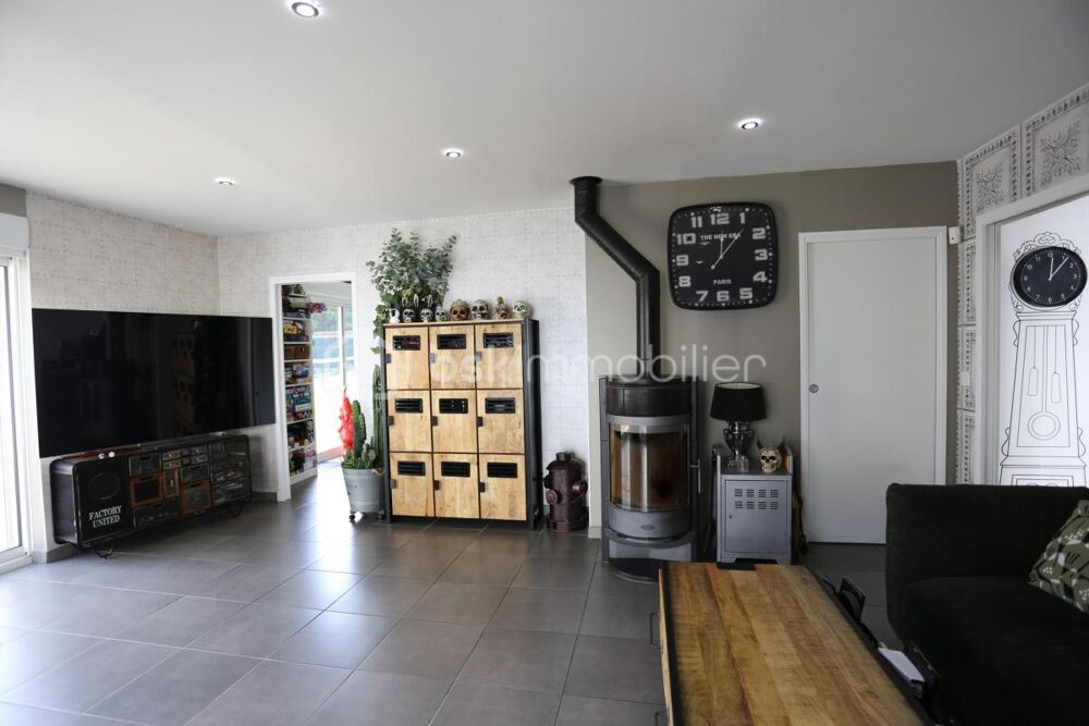 Givenchy-en-Gohelle, très belle maison de 274 m2 habitables, 5 chambres, jardin, érigée sur terrain de 3.000 m2