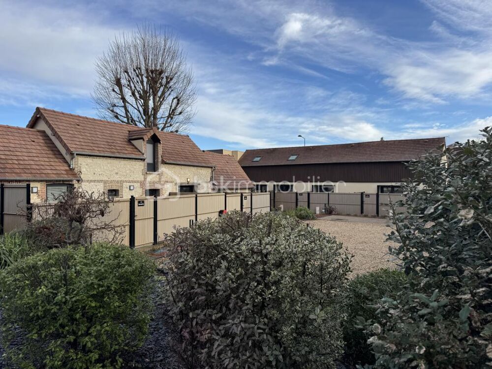 Ensemble de 6 appart'hôtels - 4 T1 et 2 T2 avec terrasses privatives - rénovés à neuf avec piscine et stationnement !