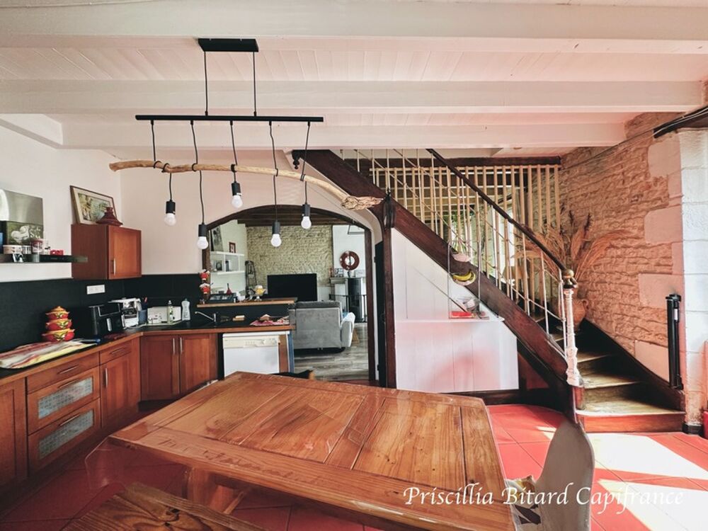 Maison de village de 141 m² avec dépendance et jardin. Beau potentiel