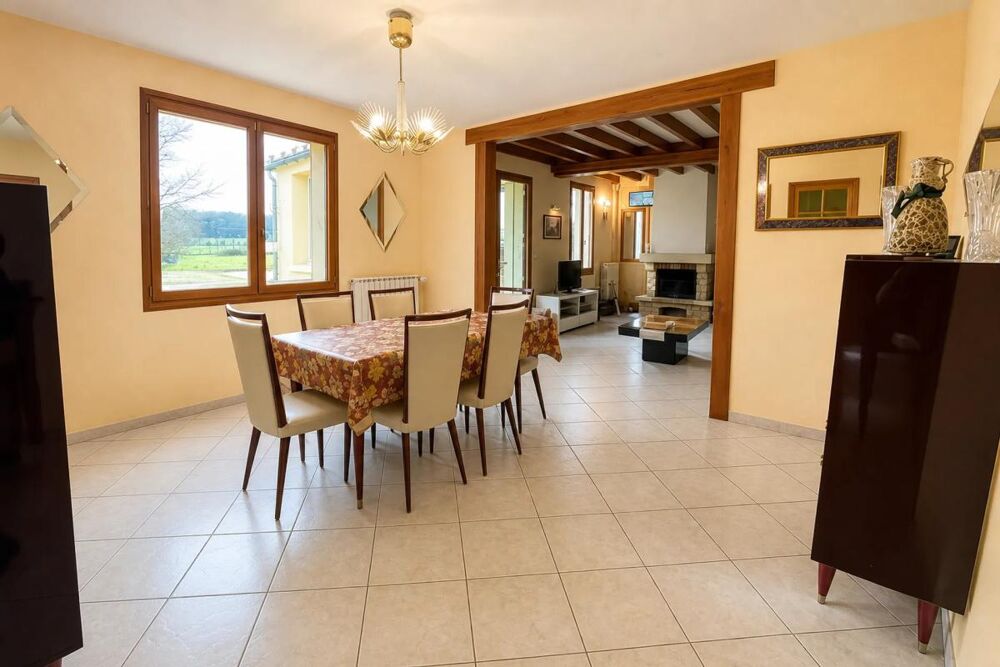 Ancienne fermette rénovée de 186 m² avec Grand Jardin à Vernoy