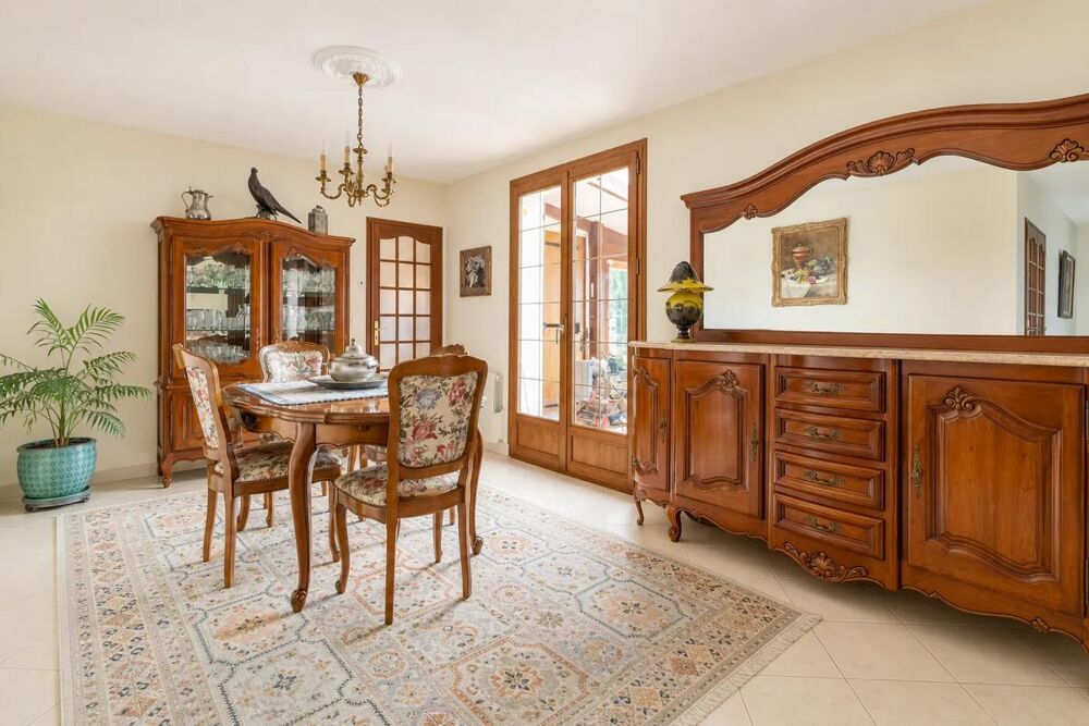 Maison spacieuse avec grand jardin à Mézy-sur-Seine