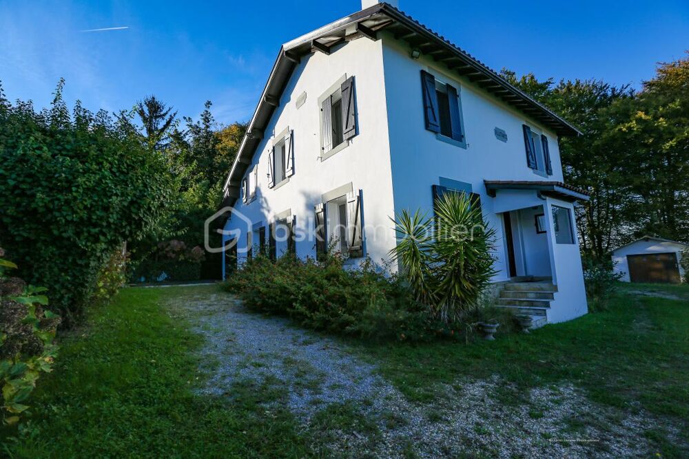 ANGLET  Maison de 181 m2 composée de 2 appartements, garage et bâti existant