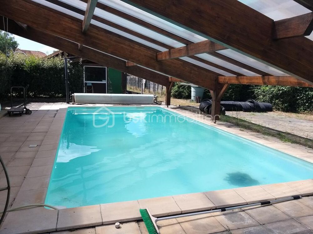 Maison familiale avec piscine et dépendances à Onesse-et-Laharie (40110)