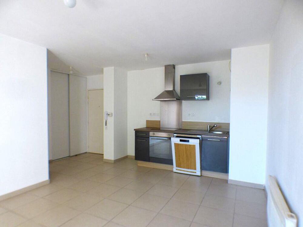 Vente Appartement Appartement  vendre 3 pices en rez-de-jardin proche commerces cave et parking  Bormes-les-mimosas Bormes les mimosas