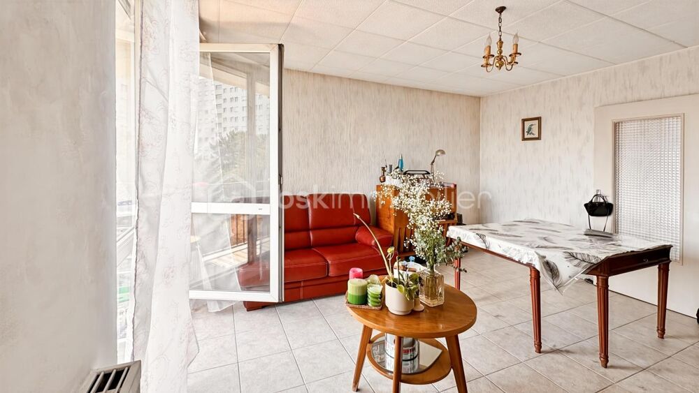 Rosny-sous-Bois (Bois-Perrier / Marnaudes)  Élégant 2 pièces baigné de lumière avec balcon, cave et parking couvert