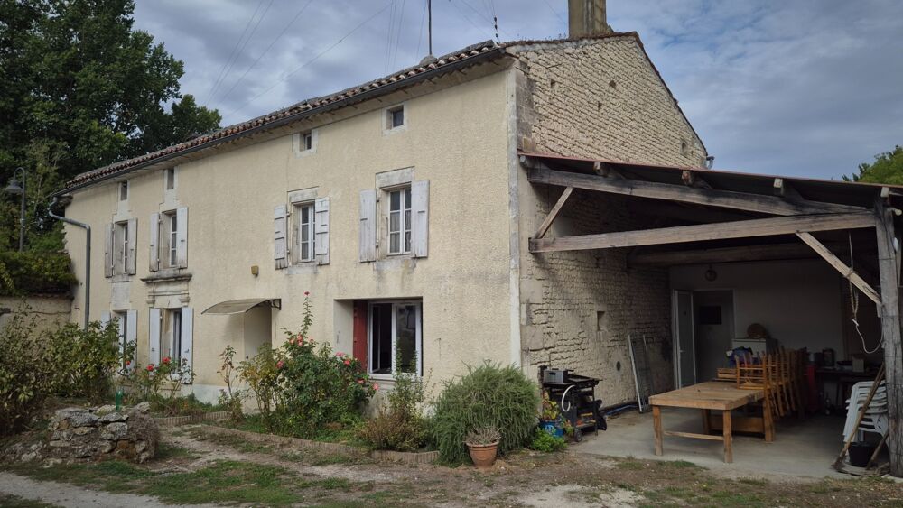 Vente Ferme Corps de Ferme à rénover de 500 m2, proche commerces, beaucoup de dépendances Saint fort sur le ne