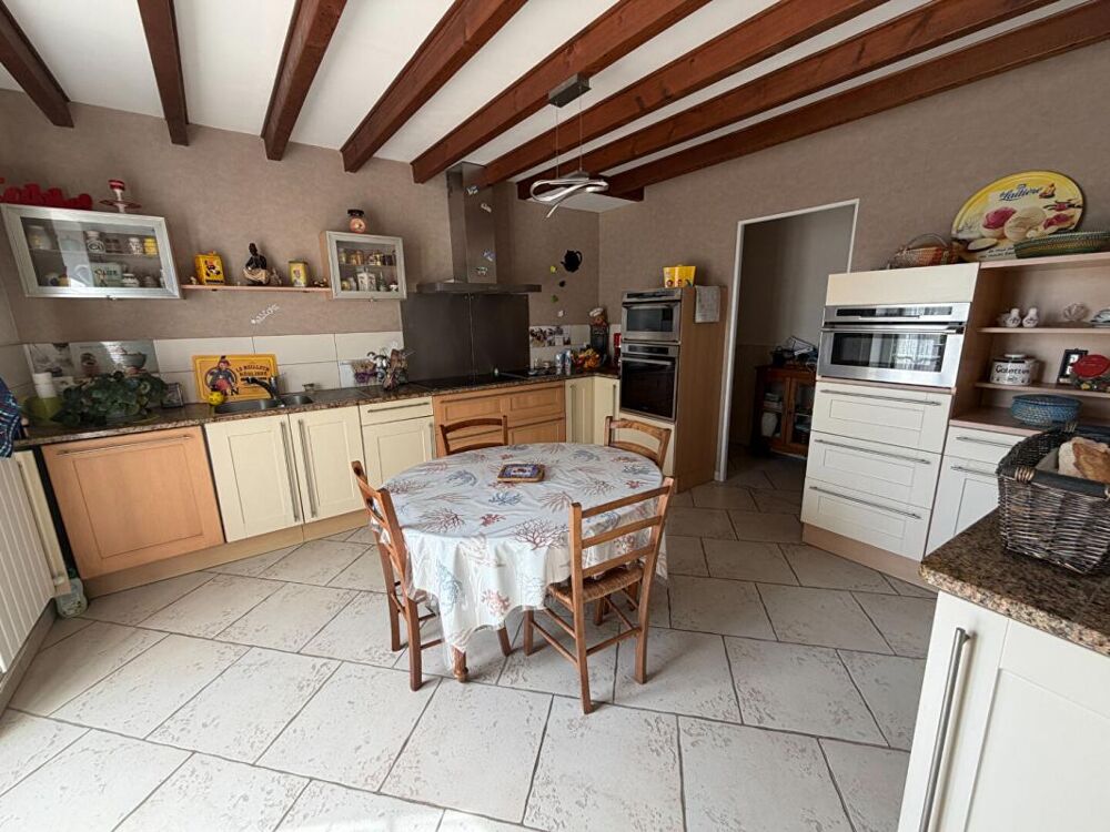 Vente Maison Maison Nanteuil 6 pièce(s) 161m2 Nanteuil