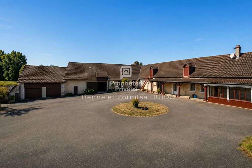 Vente Maison Grande longère comprenant plusieurs bâtiments Buxeuil