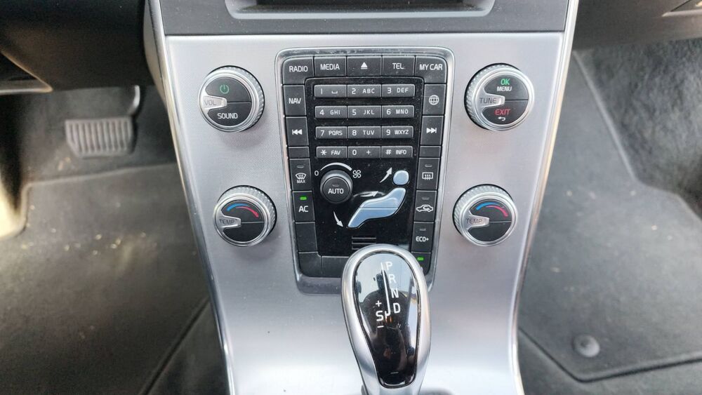 V60 2.0 D3 150 Geartronic 8 Momentum Business 2017 occasion 69008 Lyon