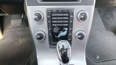 V60 2.0 D3 150 Geartronic 8 Momentum Business 2017 occasion 69008 Lyon