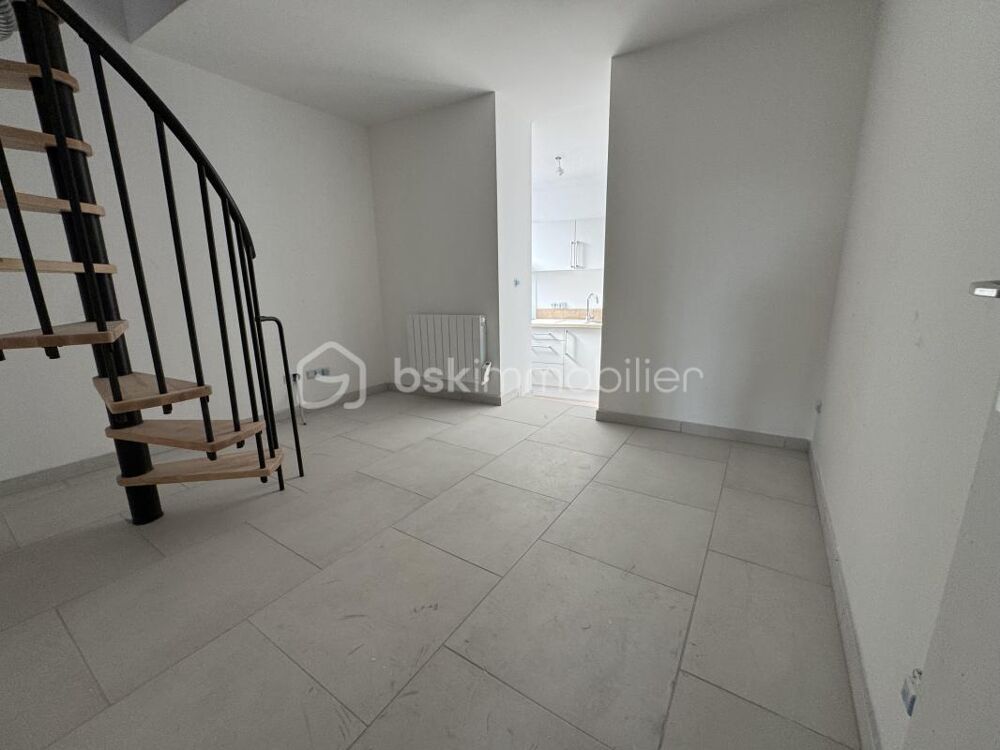 Location Duplex/Triplex A BESSE SUR ISSOLE ( 83890), BEAU DUPLEX DE 23,60 M2 A LOUER Besse sur issole