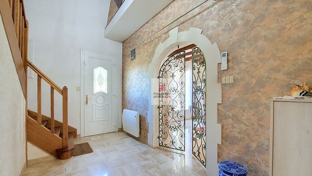 ELEGANTE MAISON TRADITIONNELLE DE QUALITE, sous-sol total, au milieu de son parc arboré. 4 Chambres. Jardin 2500 m2