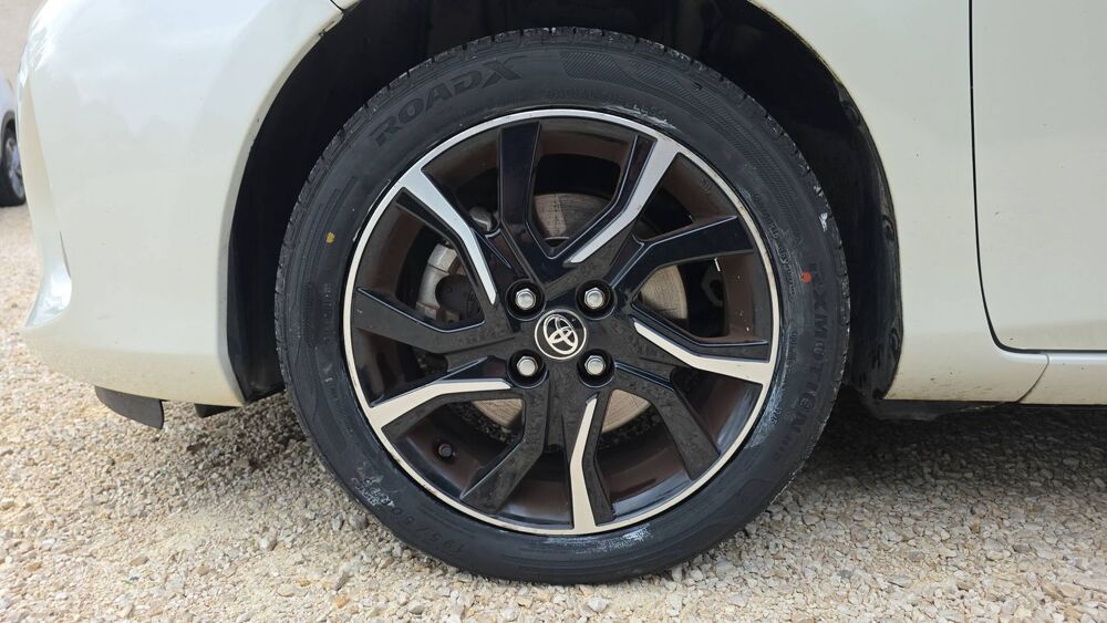 Yaris 1.5 VVTi 100 Hybrid E-CVT Collection - Automatique 2017 occasion 82000 Montauban