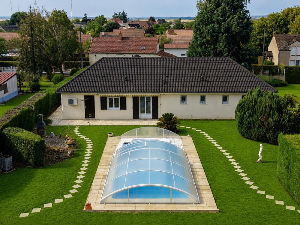 EXCLUSIVITÉ Superbe maison 117 m2 de plain-pied avec piscine à Ambrault