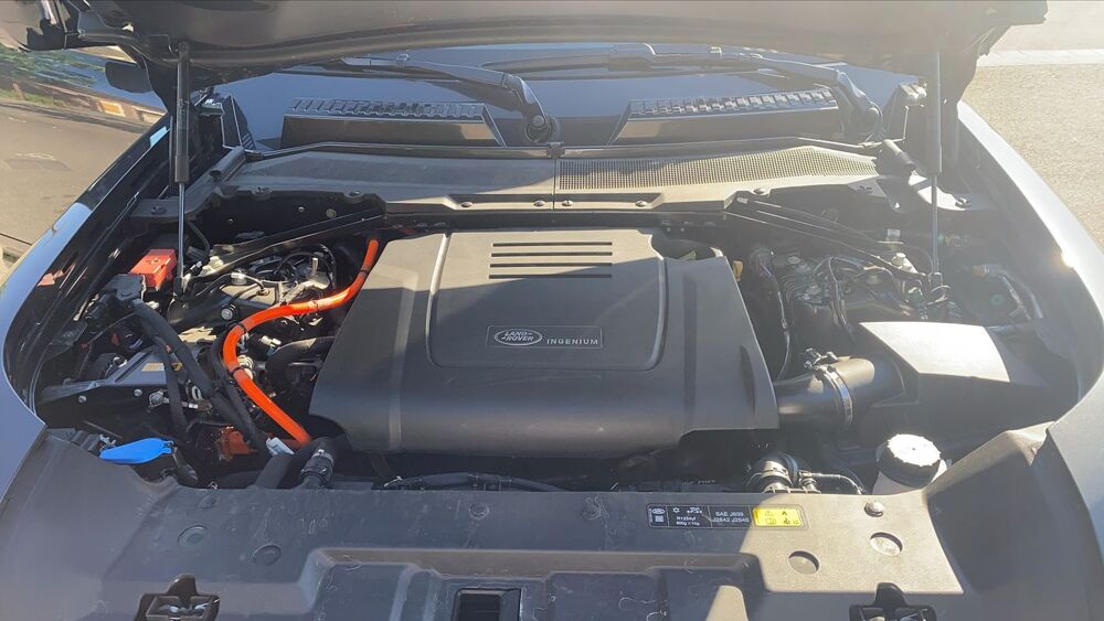 Defender P300e 2.0 Ti 300 PHEV 4WD BVA X-Dynamic Se - Premi&egrave;re main G 2024 occasion 59551 Attiches
