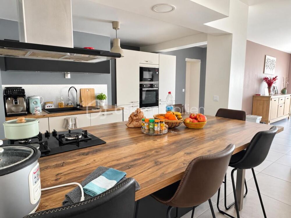 Vente Propriété/Château Belle propriété familiale de 230 m² sur plus de 3 000 m² de terrain Coutras