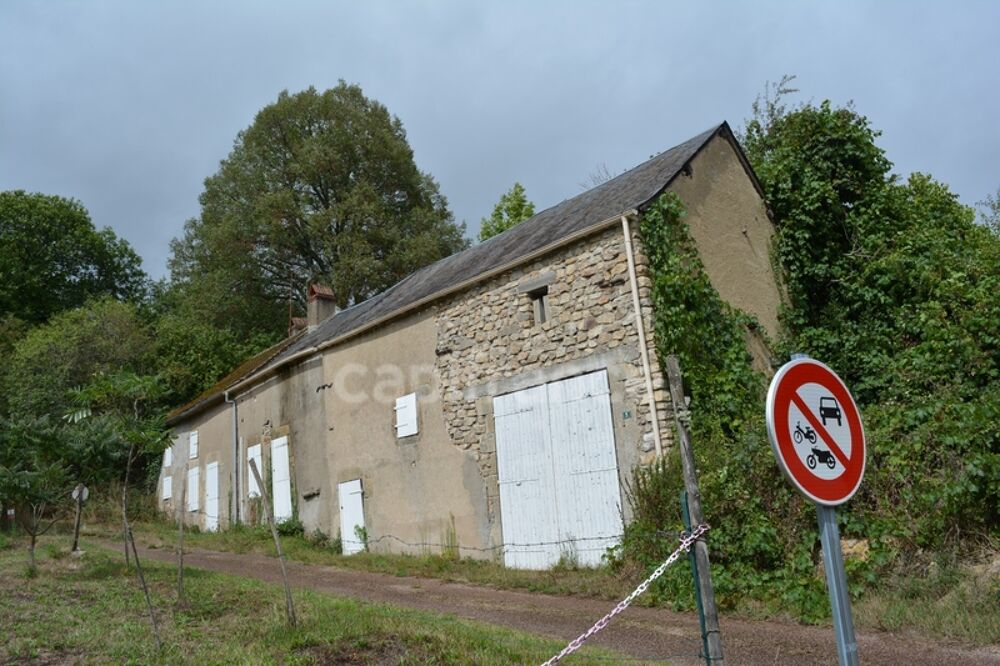 Grange sur terrain constructible de 8267 m2 en partie boisé à CRUX LA VILLE (58330)