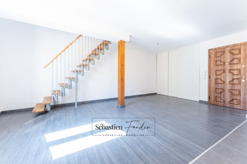Appartement à vendre 3 pièces SOLLIES TOUCAS (83) - T3 de 56 m² - Duplex - Dernier étage - Proche commerces - Stationnement faci