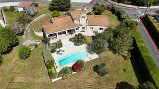 Maison - 8 pièce(s) - 237 m²