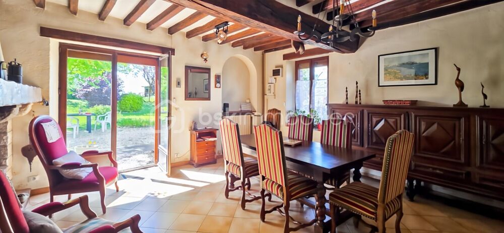 Vente Maison Charme de l'ancien et beaux volumes : maison familiale avec dépendance, garage et grand terrain clos Dixmont