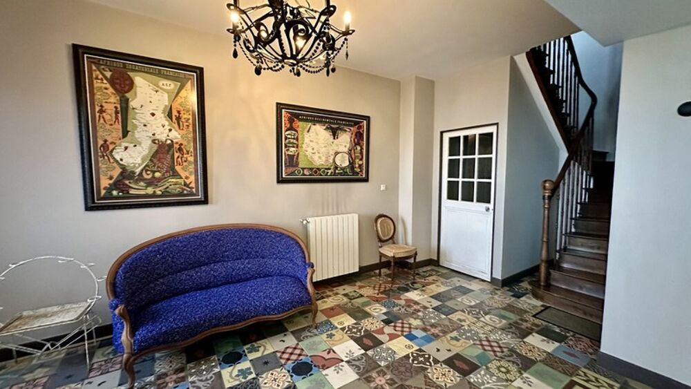 À VENDRE  BARBEZIEUX-SAINT-HILAIRE (16)  Propriété de caractère - coeur de ville