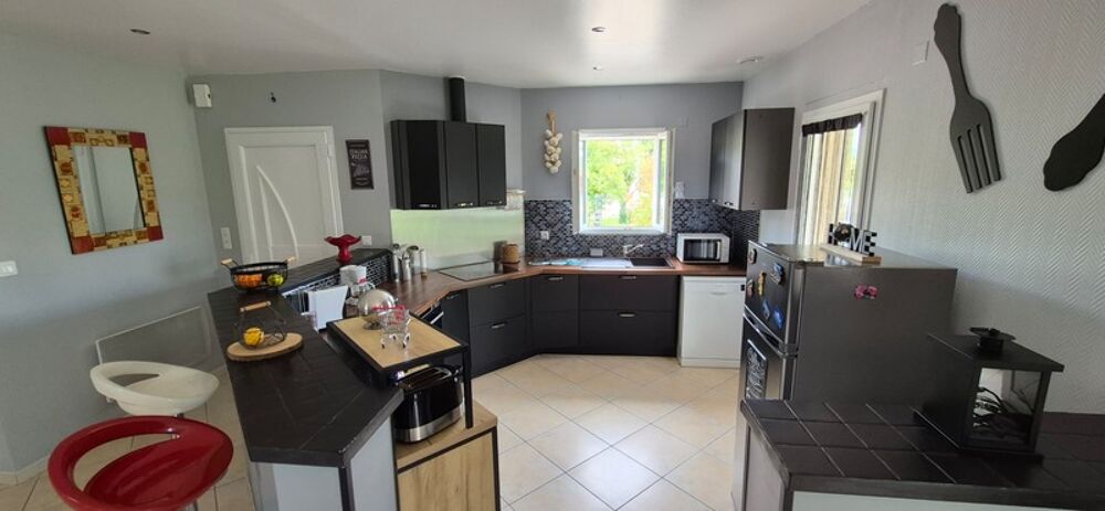 Maison à vendre 6 pièces SAINTE LIVRADE SUR LOT (47)Sainte-Livrade-sur-Lot  Belle propriété familiale sur 3 000 m² de terrain a