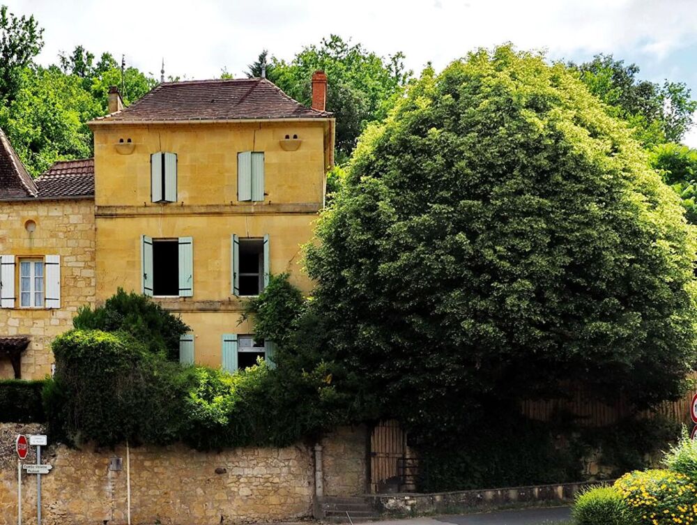 Maison de village 6 chambres 140 m2 terrain 2338 m2