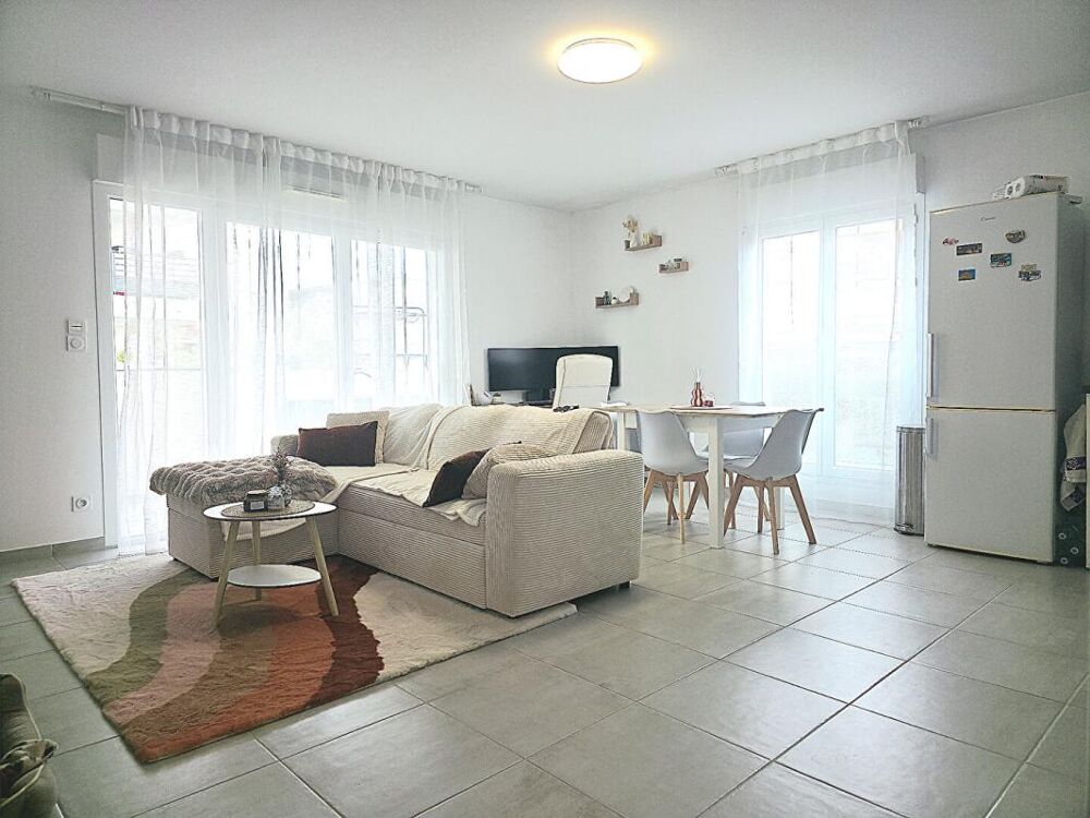 Superbe 3 pièces moderne avec grande terrasse, piscine et parkings à 10 minutes de la mer