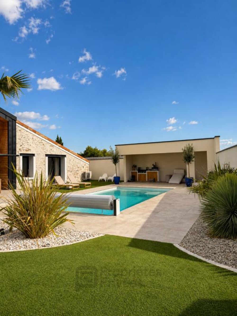 à vendre  Propriété/château La Séguinière (49280)