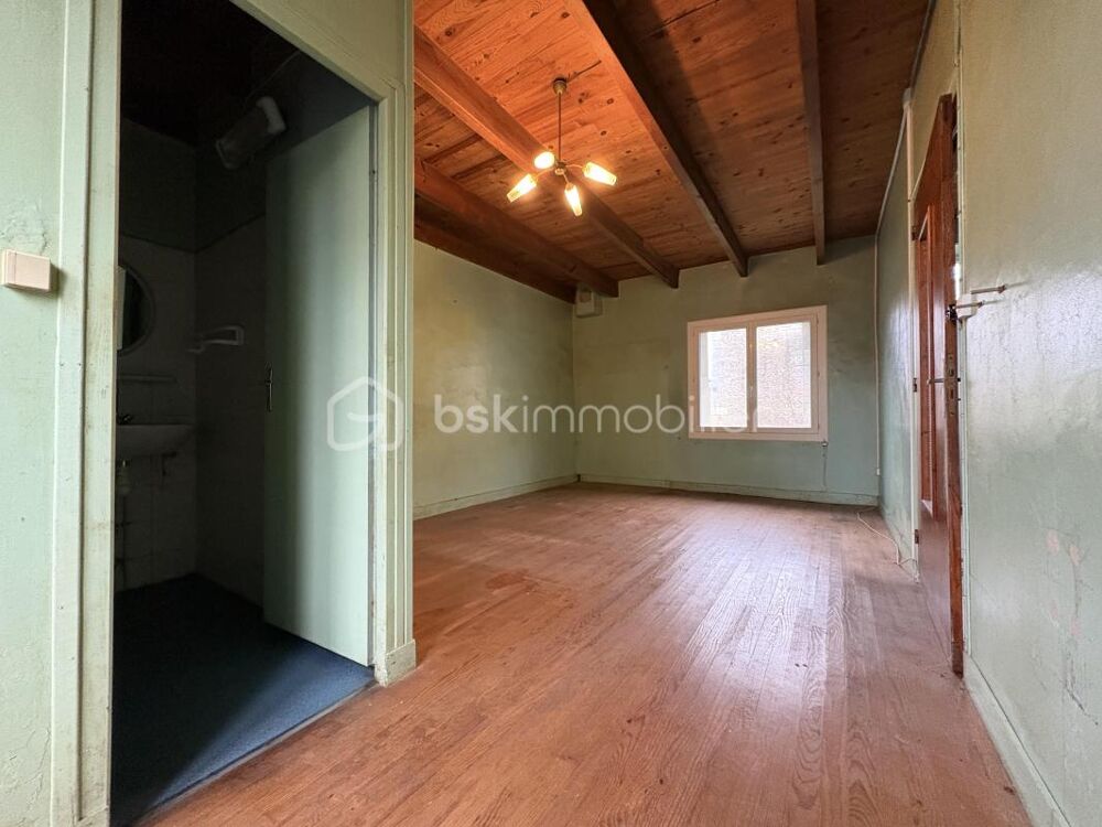 Maison de village à rénover  83 m²  proximité immédiate des commerces et services