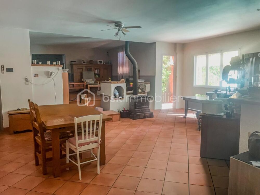 Maison de plain-pied avec terrain plat et arboré de 5 587 m²