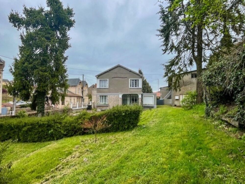 Maison familiale  Centre-ville dAirvault  4 chambres  Jardin et dépendances