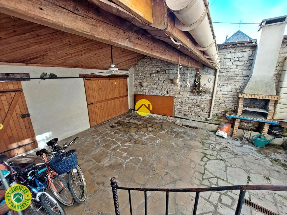 MAISON DE VILLAGE AVEC COUR
