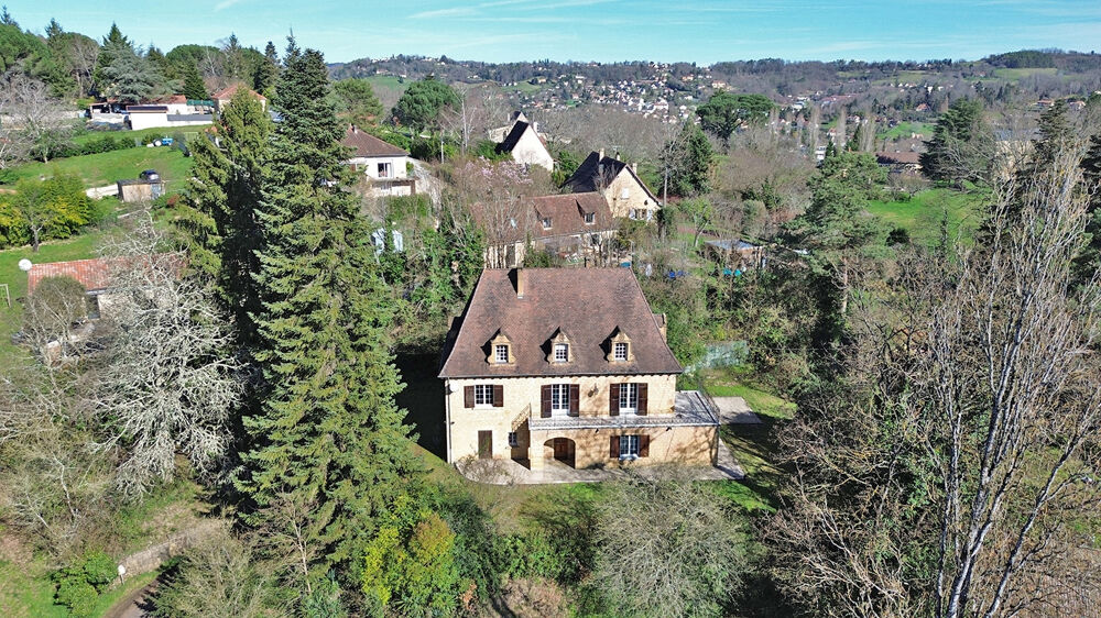 Maison de caractère à Sarlat avec appartement de 200 m2