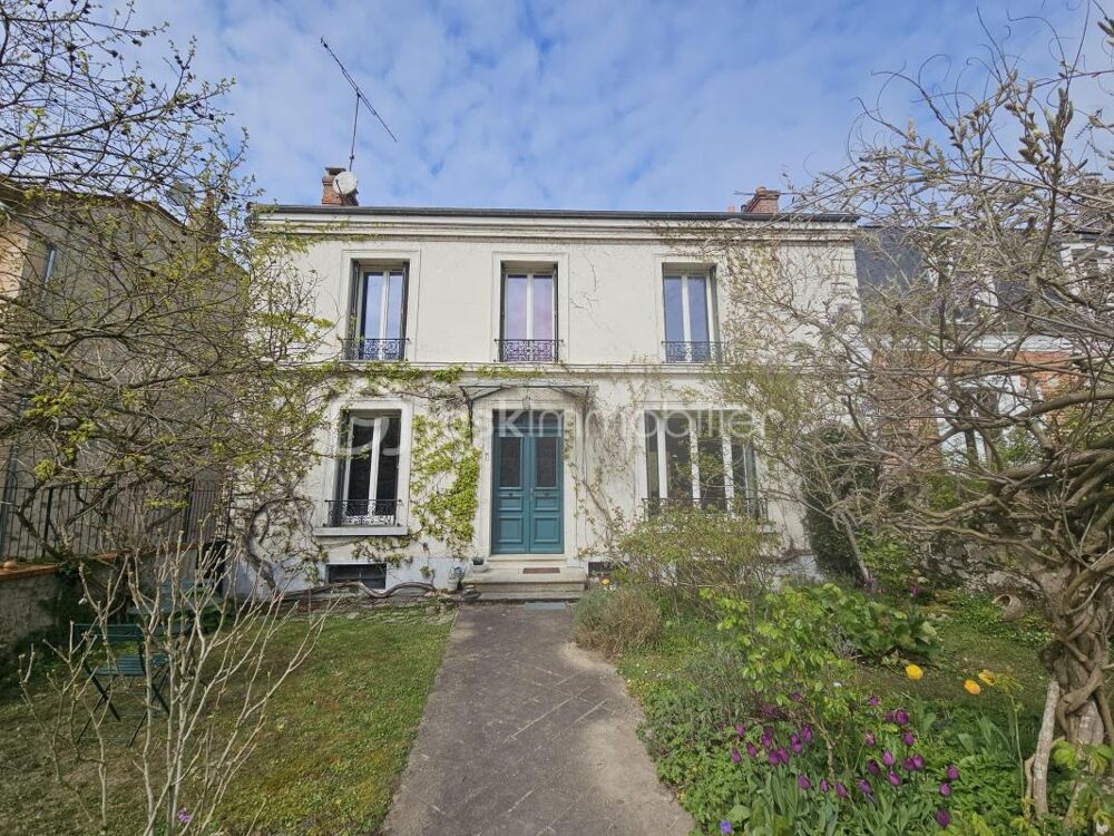Maison pleine de charme avec 5 chambres et la Juine au bout du jardin