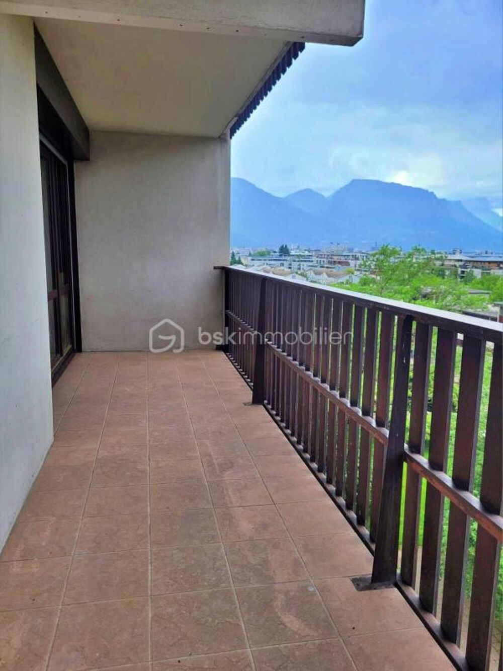 Grand T5 sur la commune de Grenoble avec balcon