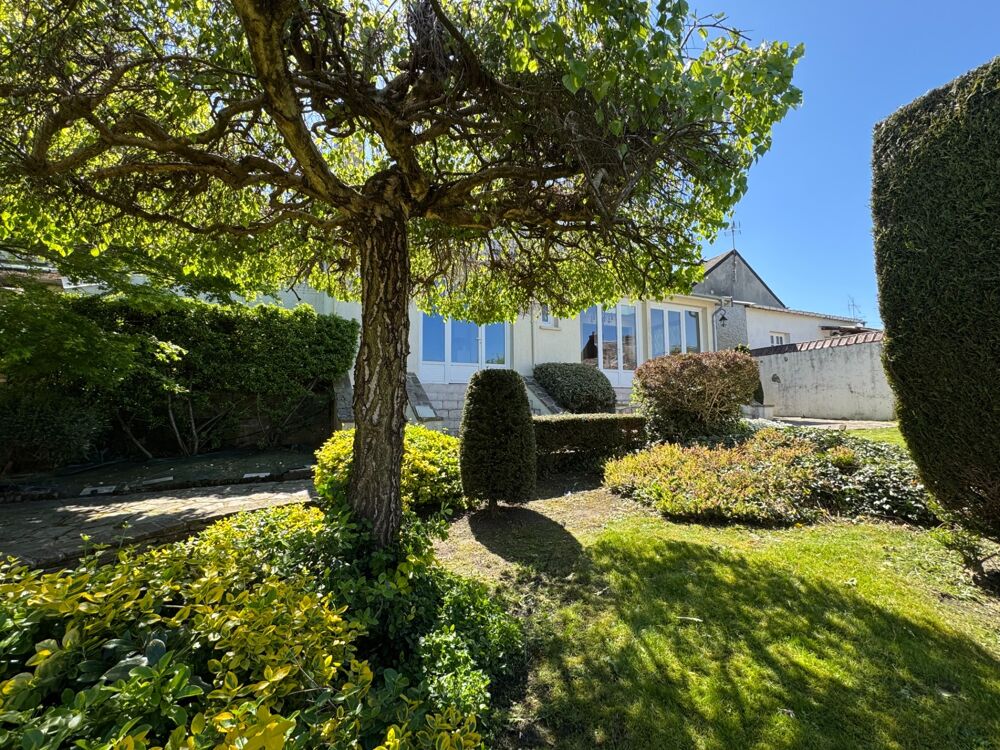 ? Élégante maison semi-individuelle  Centre-ville de Fourmies  159 m²  Jardin arboré  Garage 45 m²