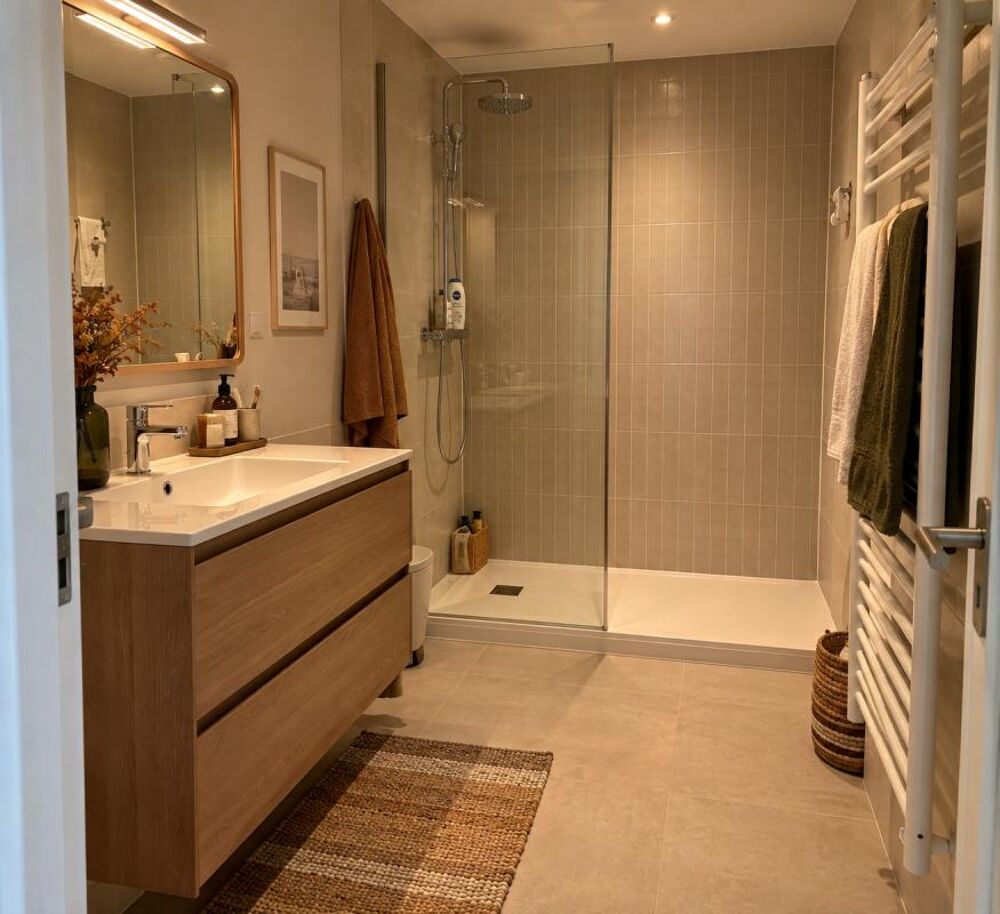 Vente Appartement APPARTEMENT 2 pièces avec BALCON Chartrons limitrophe Bassin à flots Bordeaux