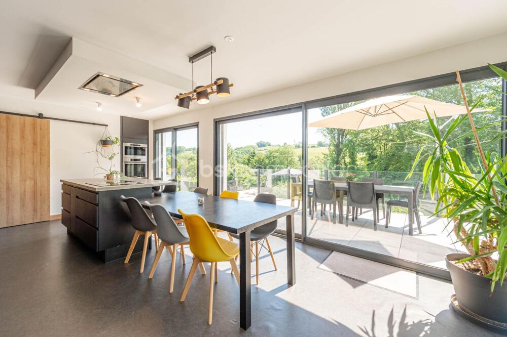 Belle maison individuelle récente avec piscine et sous-sol complet