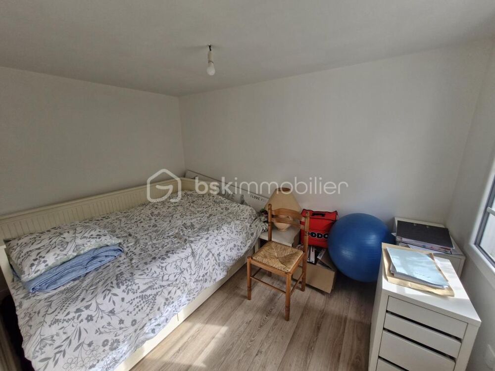 Charmante maison de 160m2 sur son terrain clos de 318m2 à Pineuilh
