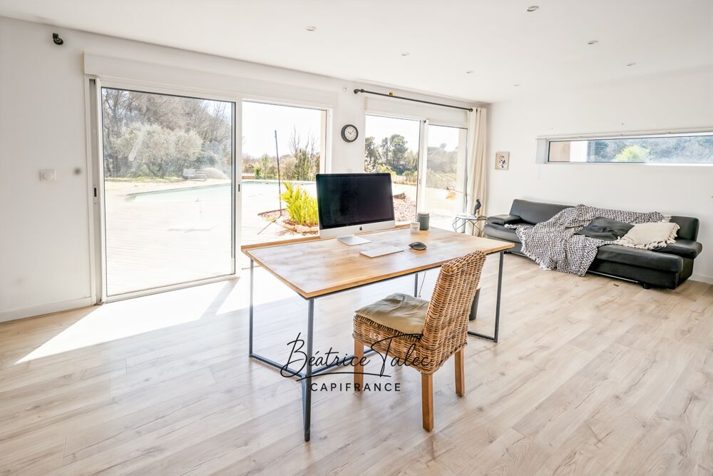 Maison de caractère avec piscine 5 pièces au coeur des vignes, double garage, 6000m2 terrain plat arboré, magnifique vue dans un