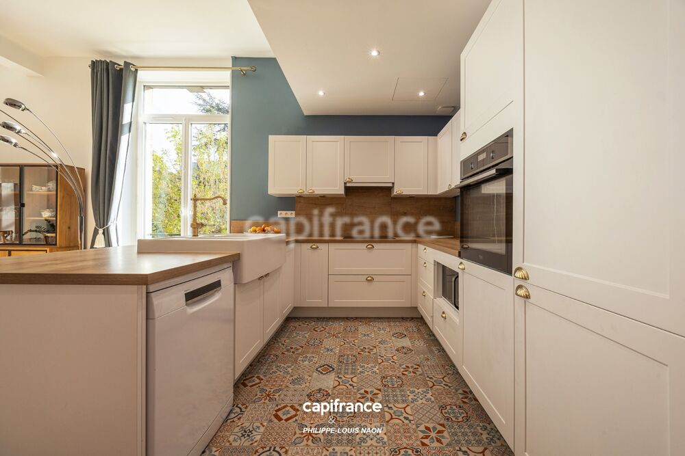 APPARTEMENT DE STYLE HAUSSMANNIEN D'EXCEPTION AVEC GRANDE PIÈCE À VIVRE DE PLUS DE 70M2