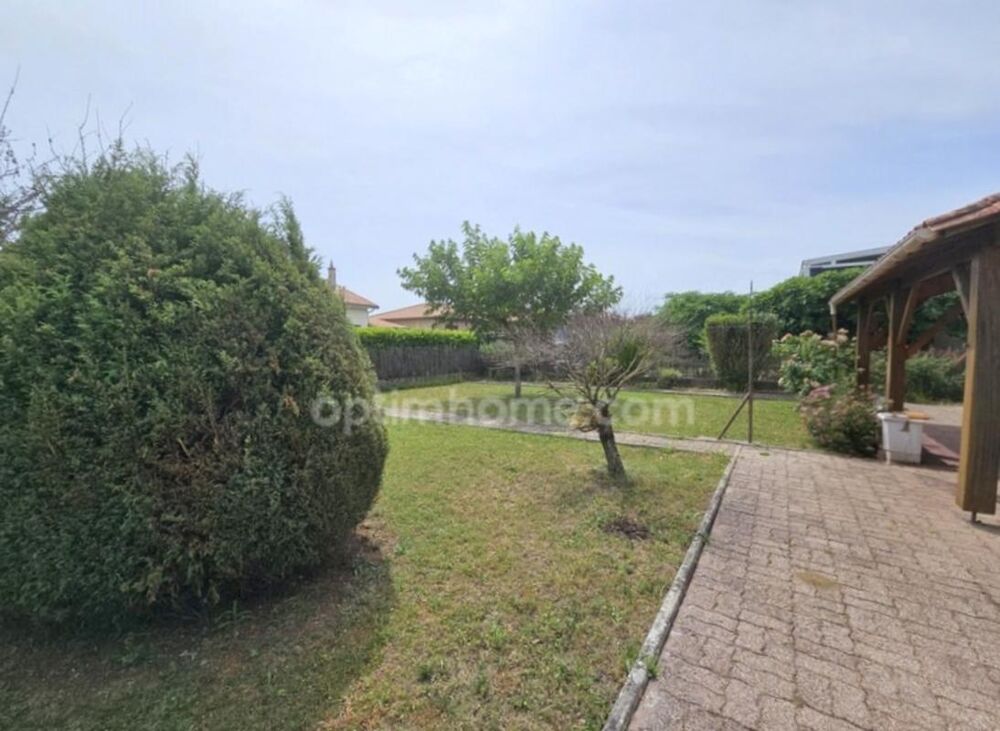 ? Maison familiale de 100 m²  4 chambres & Jardin de 550 m² à LA COURONNE (16)