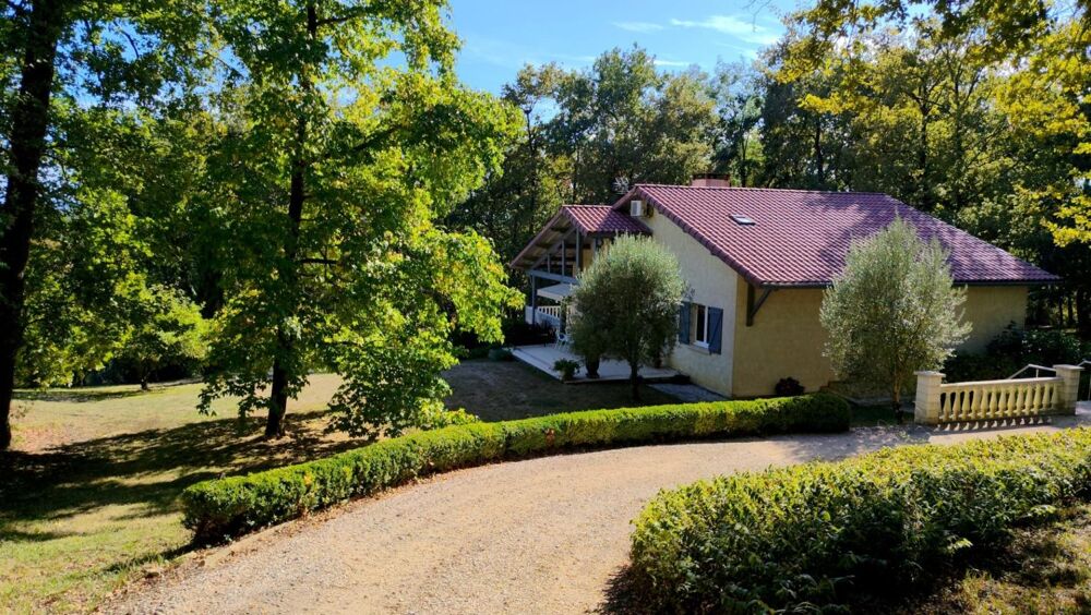 Très belle maison de campagne de 164 m² avec airial de chênes et piscine ??