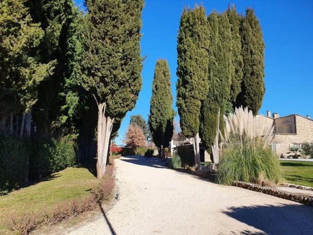 Propriété de caractère avec piscine et gîtes  Art de vivre en Provence