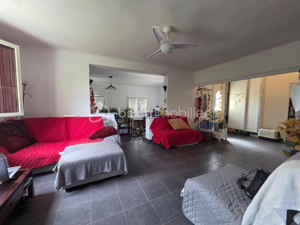 ? À Céreste, au coeur du Luberon  Maison de plain-pied rénovée avec studio indépendant et jardin clos